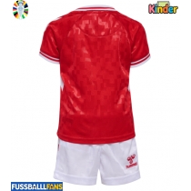 Dänemark Heimtrikotsatz Kinder EM 2024 Kurzarm (+ Kurze Hosen)